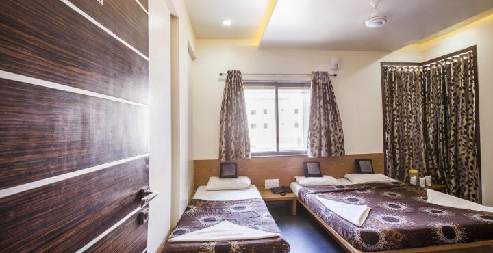 Hotel Shradha Saburi Palace